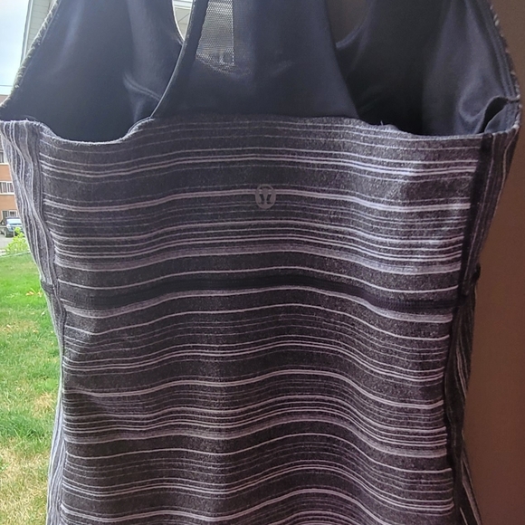 Lululemon Scoop Neck Tank size 4 gray & black - Picture 2 of 4